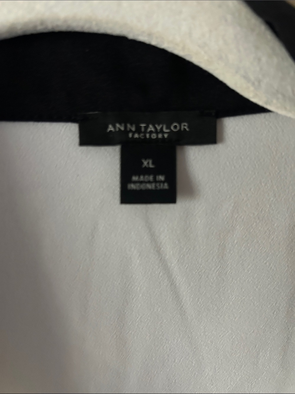 Ann Taylor Factory White Blouse with Black Trim - Picture 2 of 4